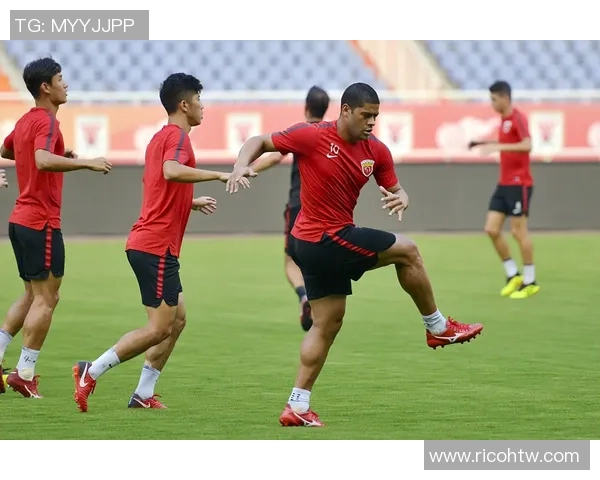 鲁能与上港激战正酣文字直播全程回顾精彩瞬间与赛场动态